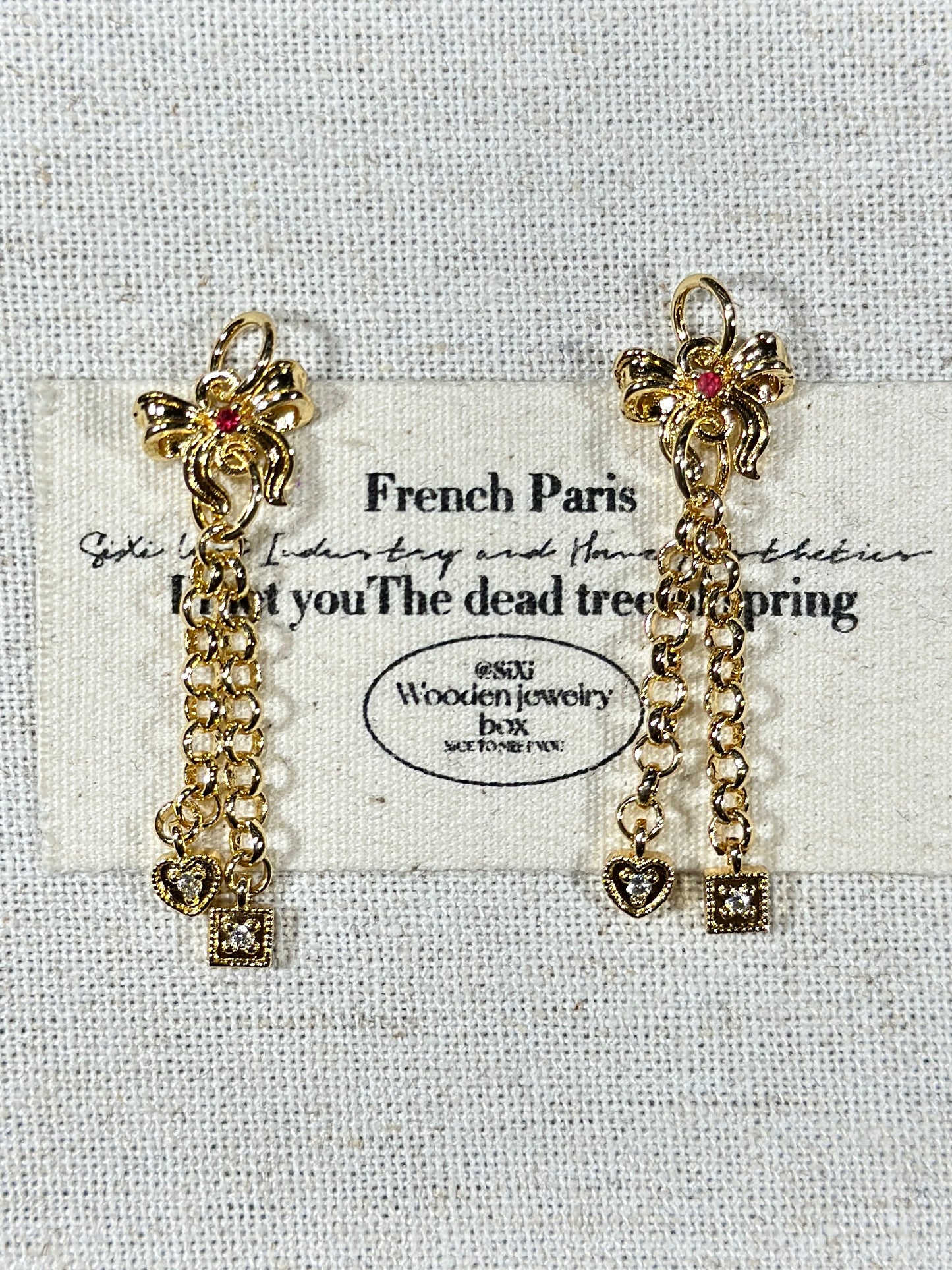 Light gold bow tassel drip