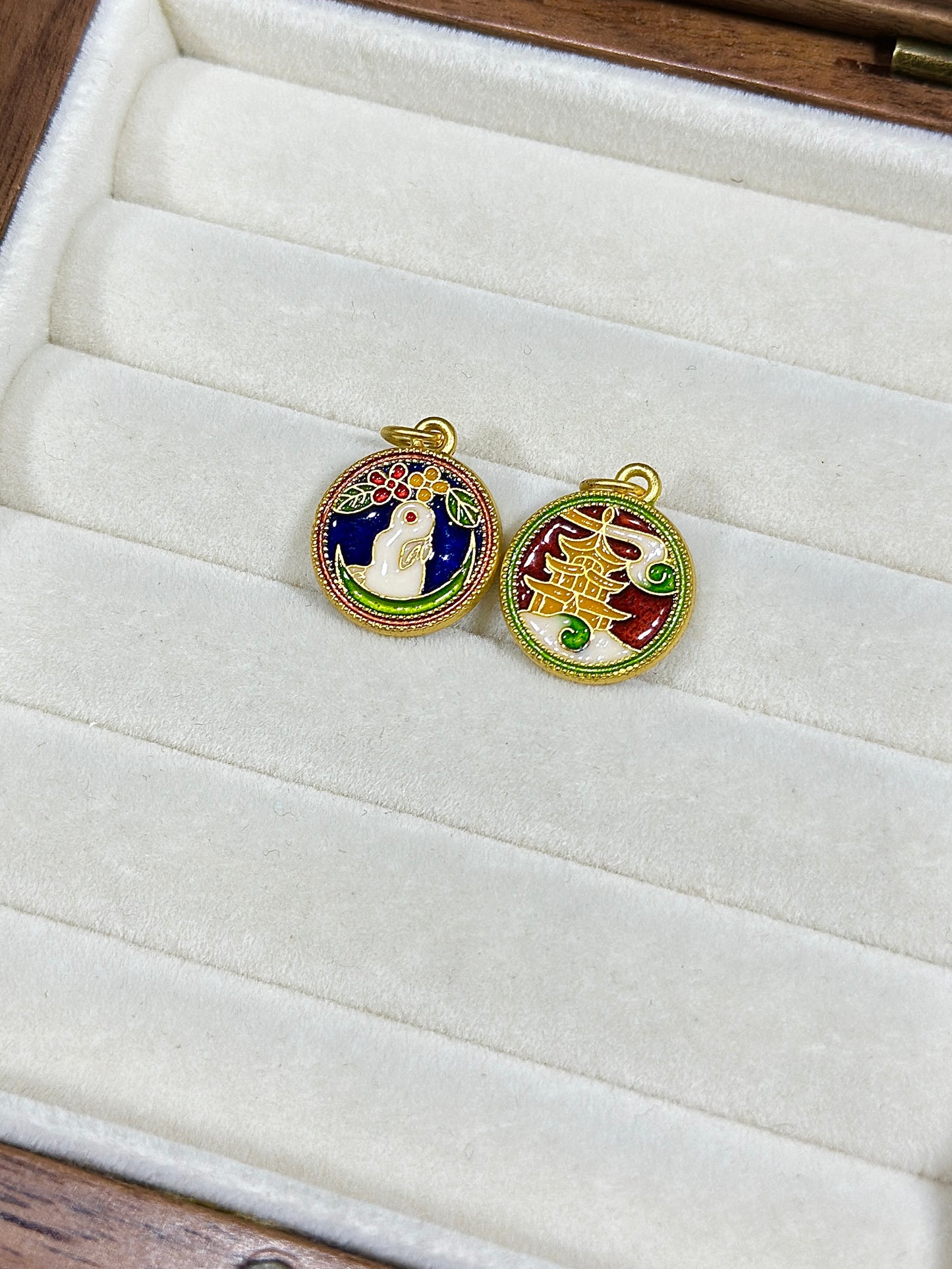 Red and blue rabbit double-sided round sign drip