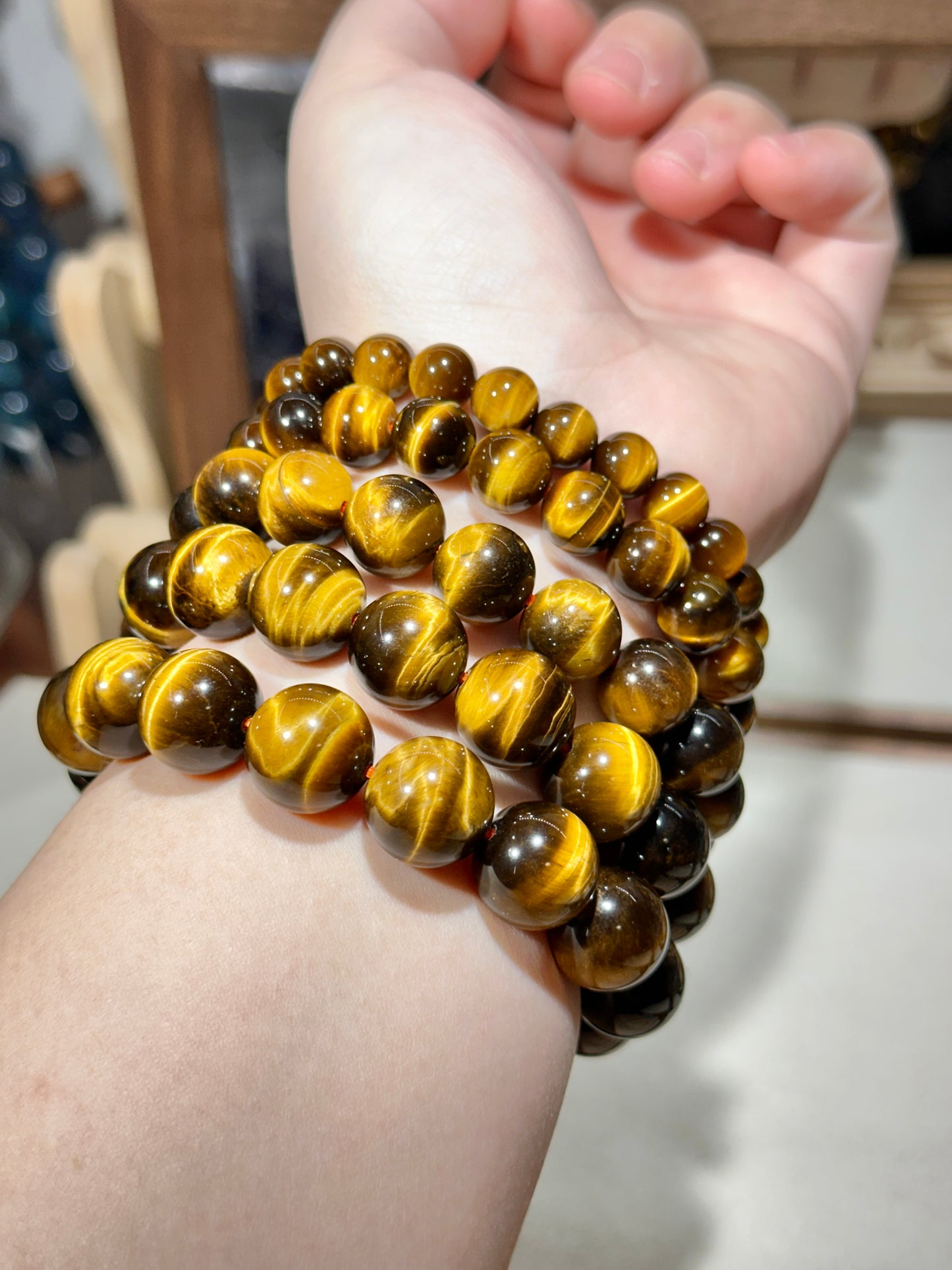Lightning pattern yellow tiger eye stone