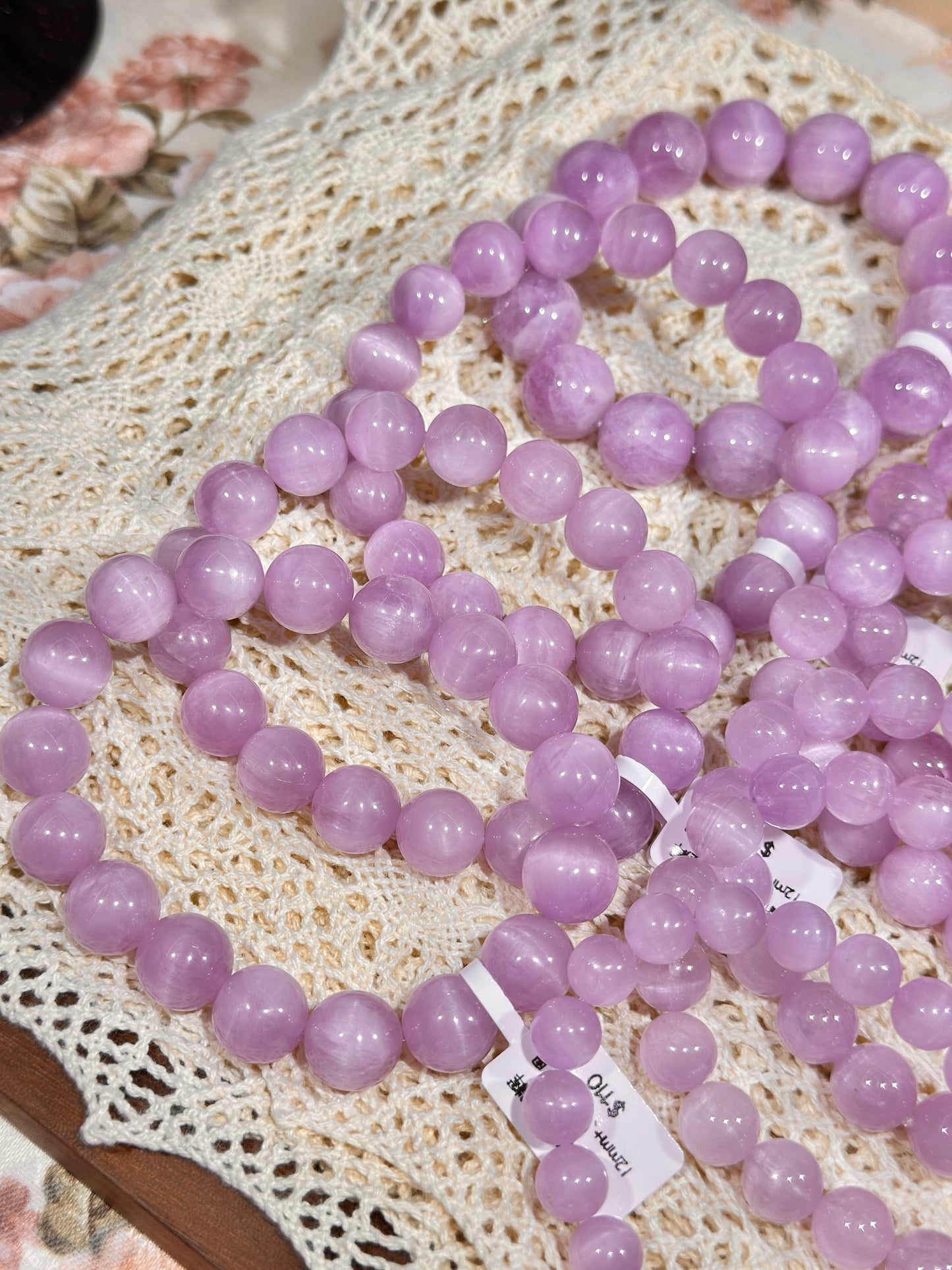 Waxy cat's eye purple spodumene