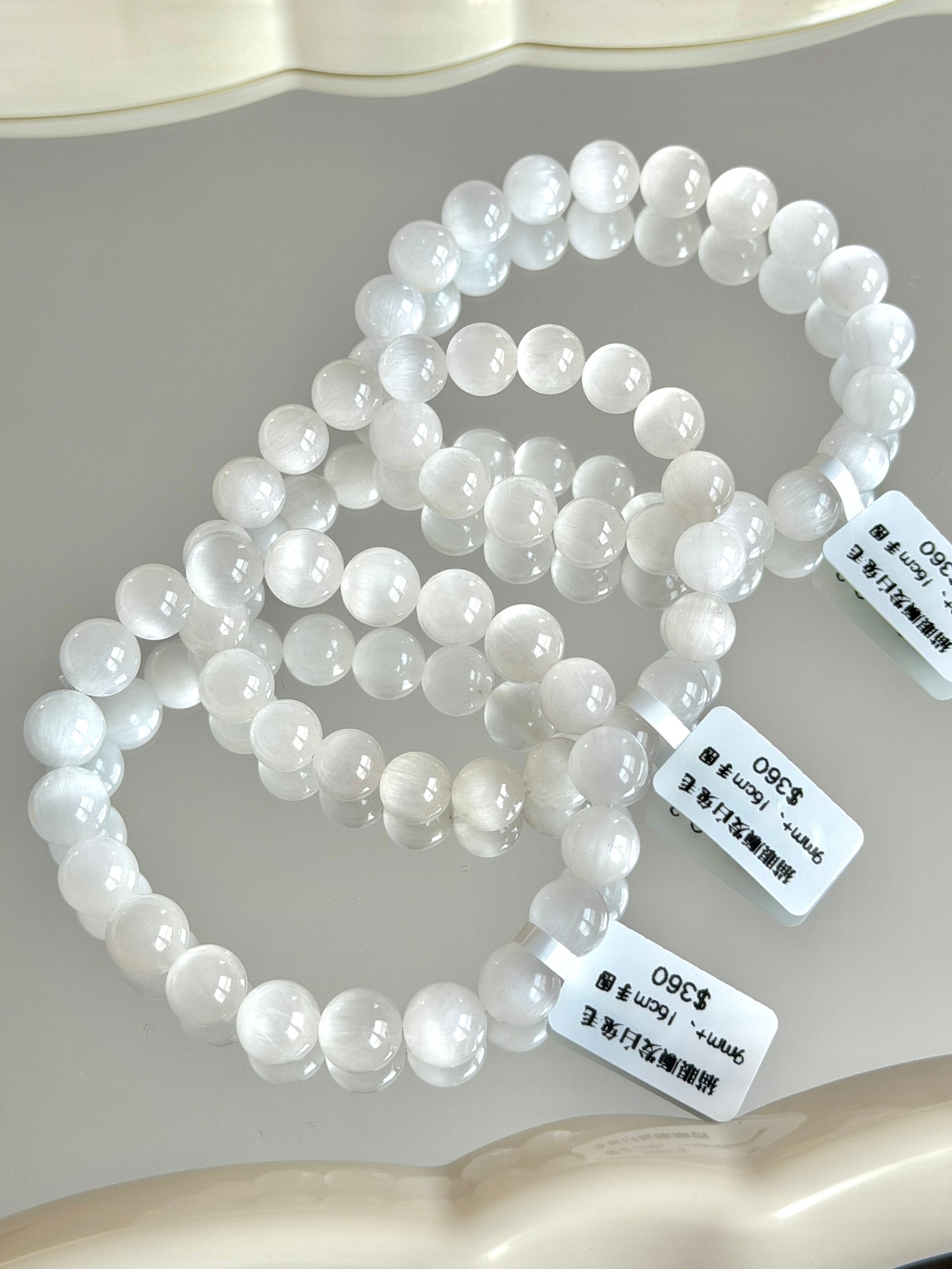 Cat eye smooth white rabbit fur