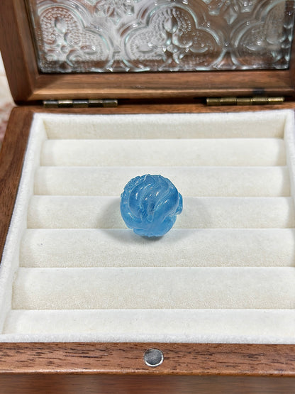 Aquamarine fox sculpture ball