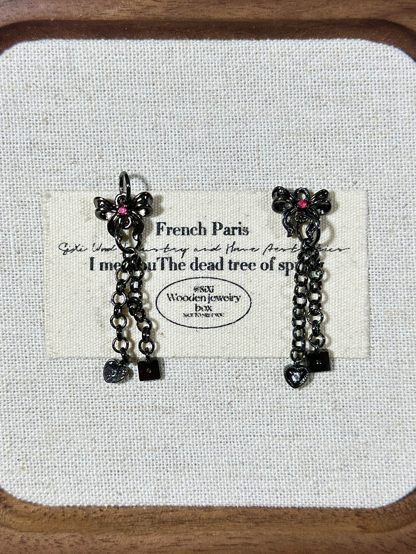 Gun black bow tassel