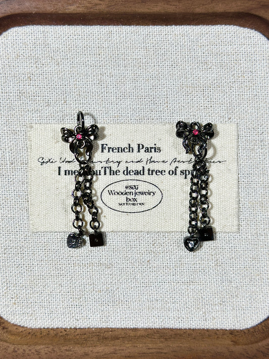 Gun black bow tassel