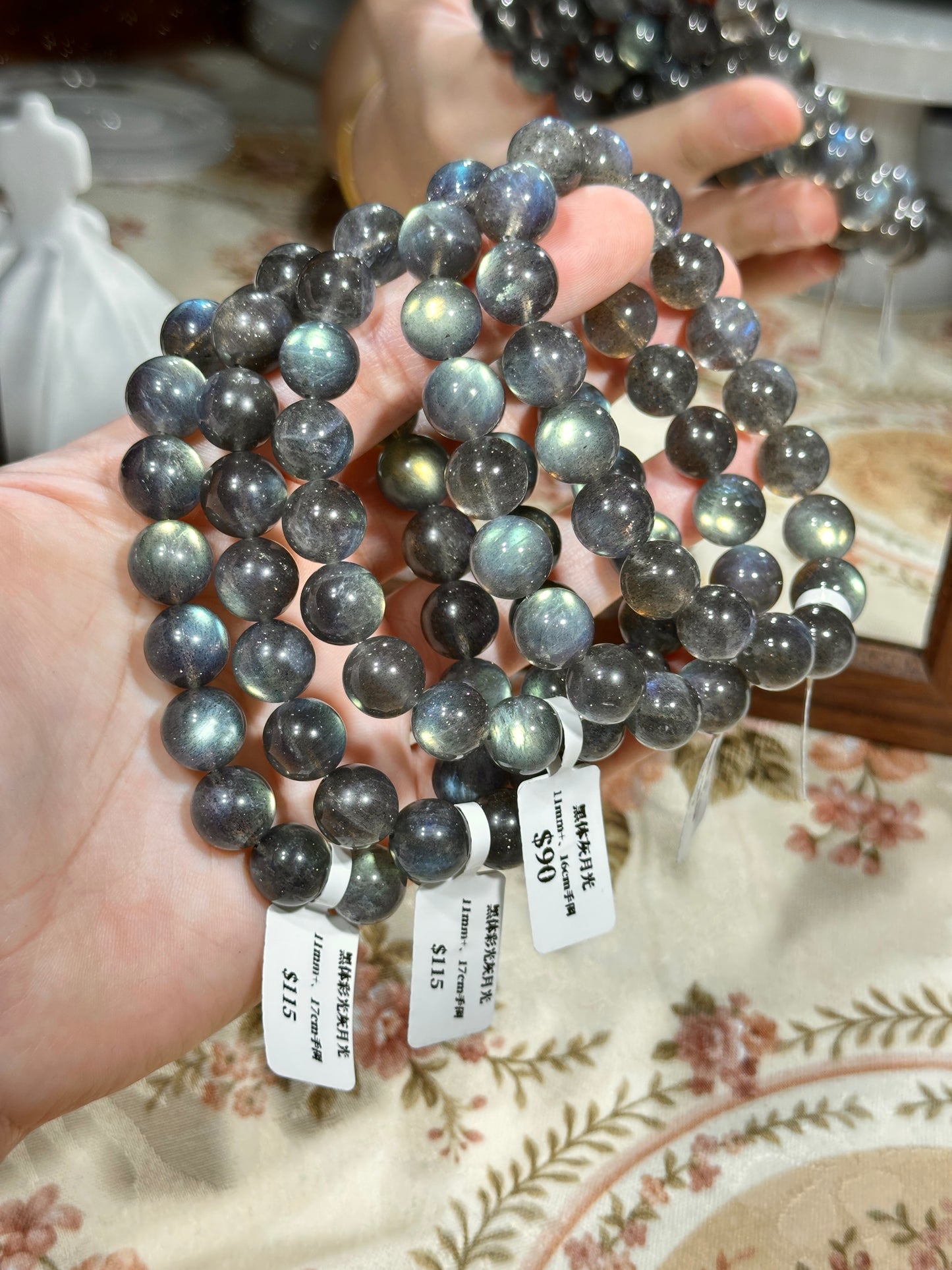 Black body color light gray moonlight