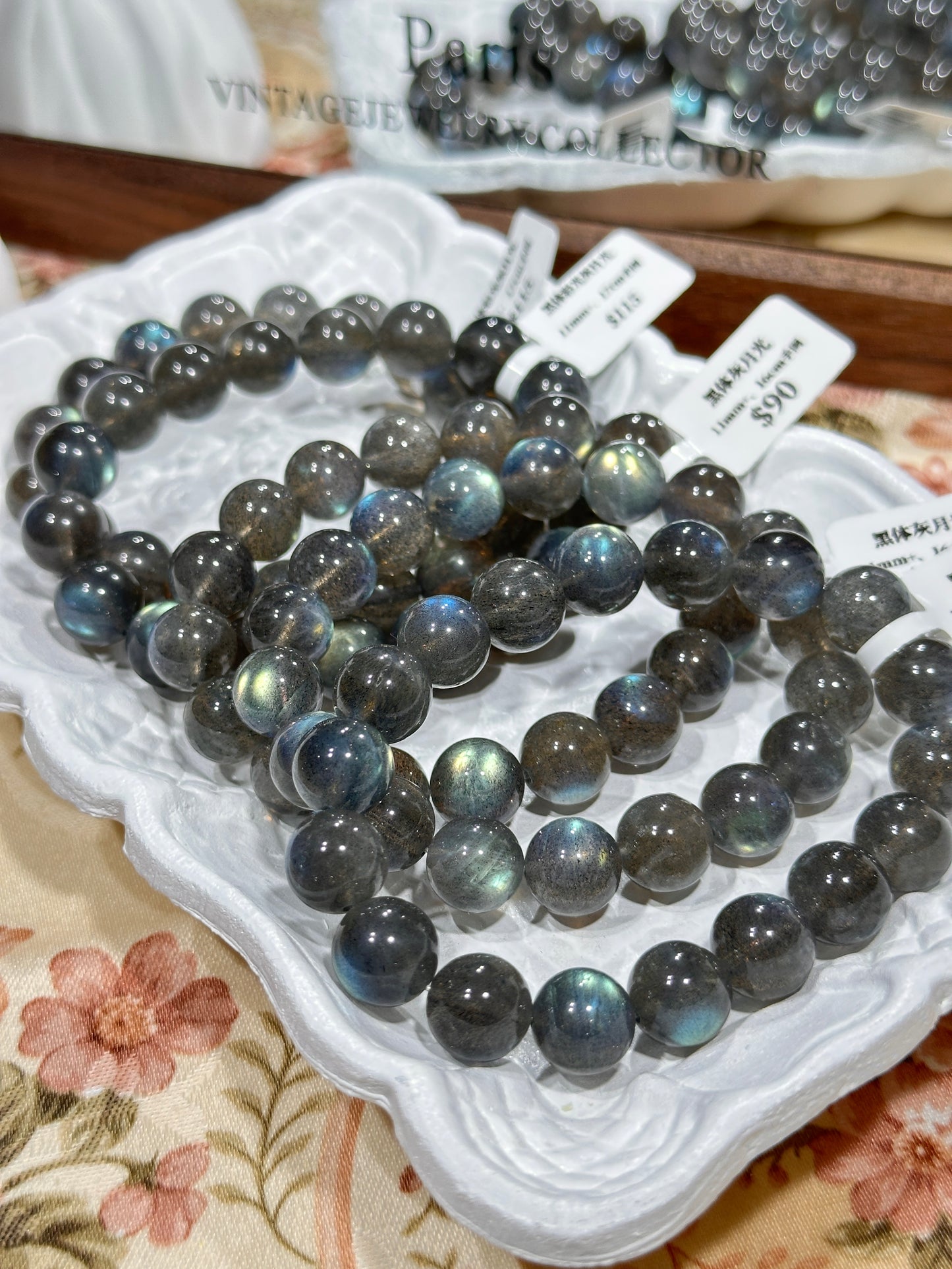 Black body color light gray moonlight