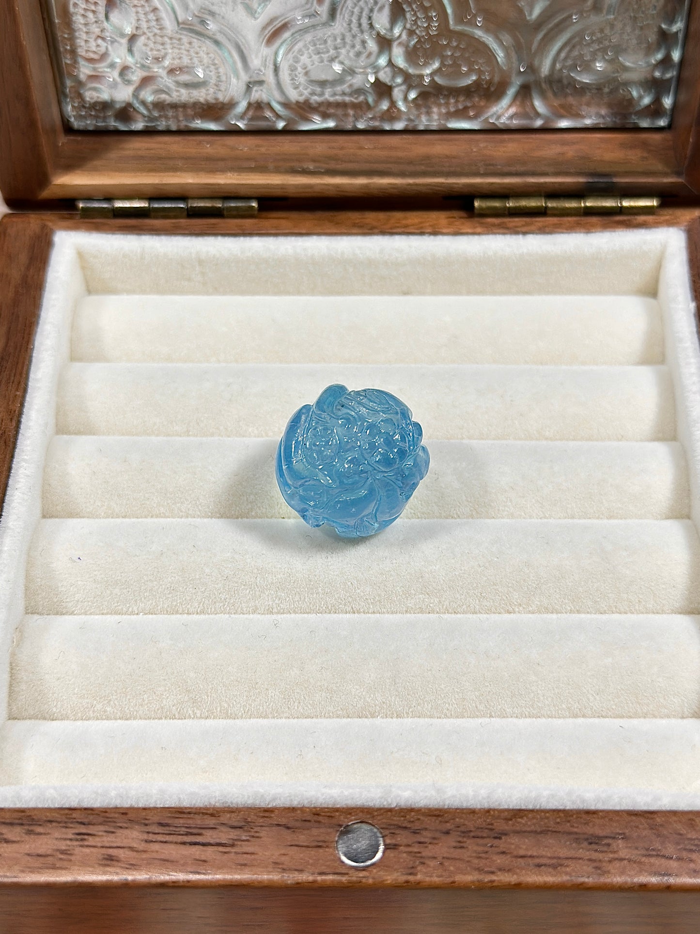 Aquamarine fox sculpture ball