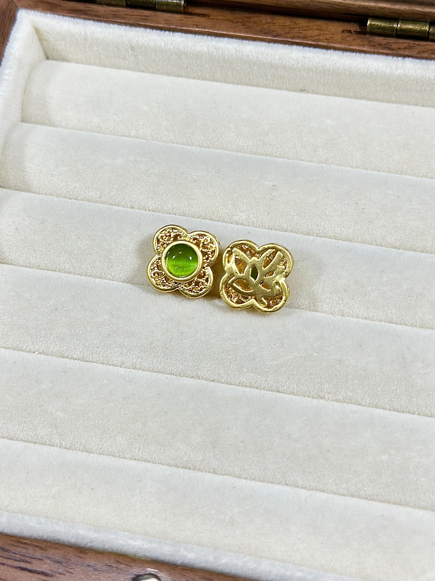 Jade four-leaf clover spacer beads