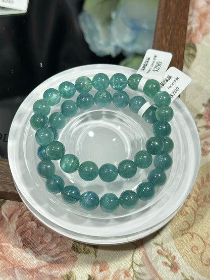 Green tone blue-green crystal