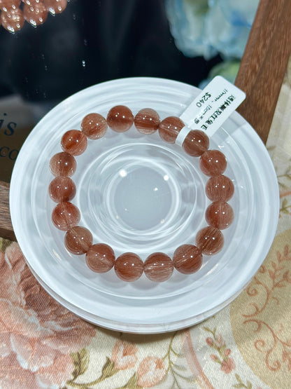 Transparent and smooth red rabbit hair