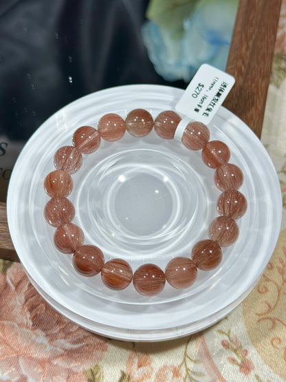 Transparent and smooth red rabbit hair