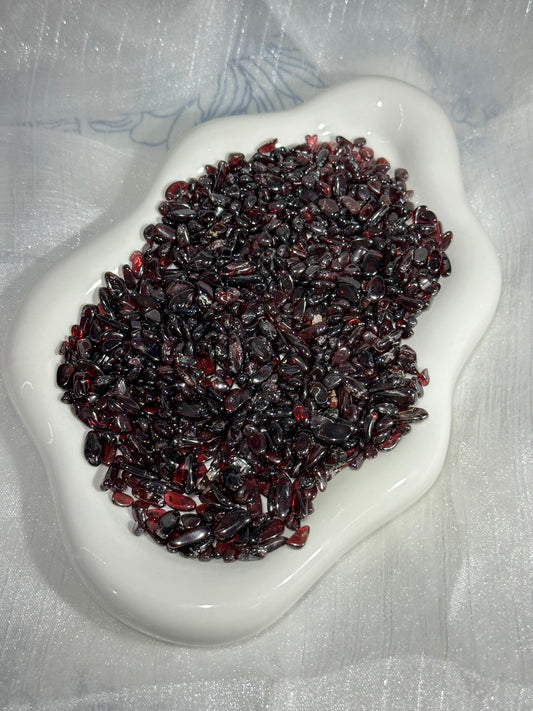Garnet crystal crushed stone