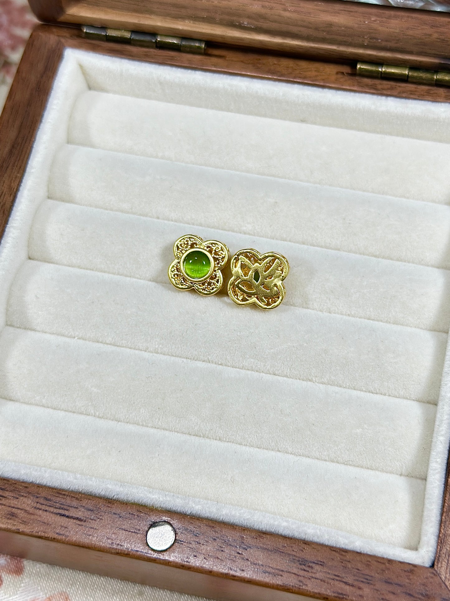 Jade four-leaf clover spacer beads