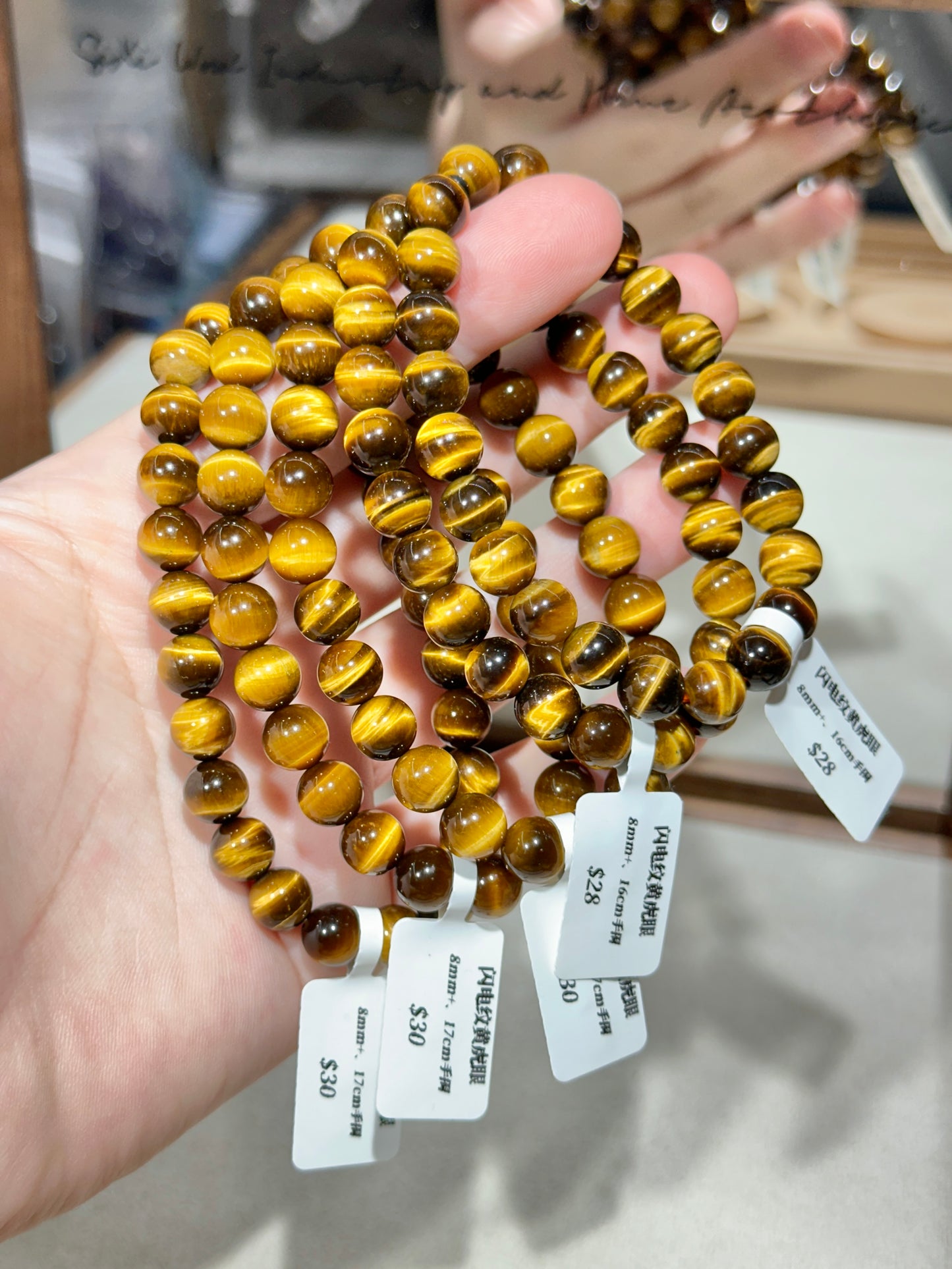 Lightning pattern yellow tiger eye stone