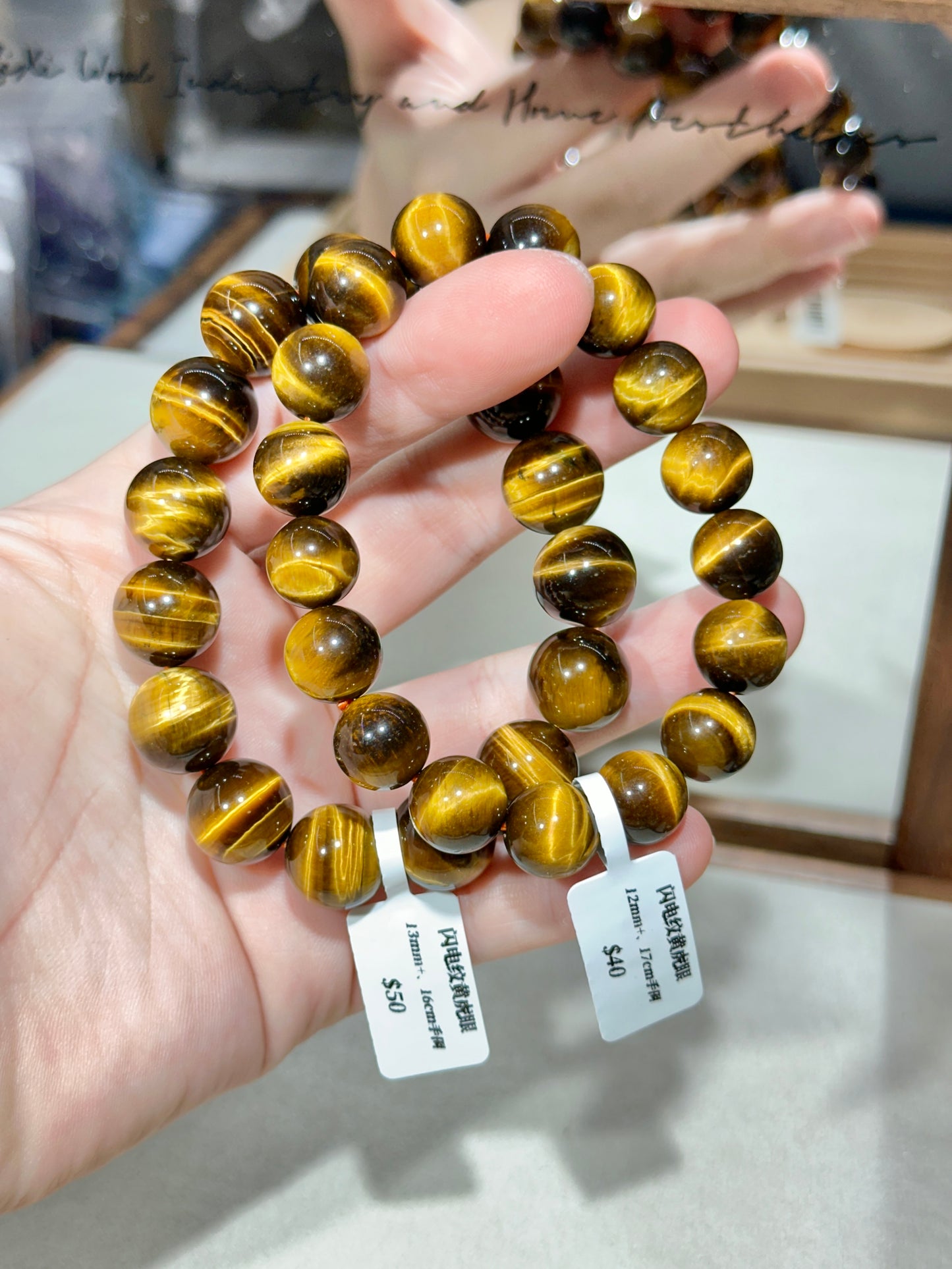 Lightning pattern yellow tiger eye stone
