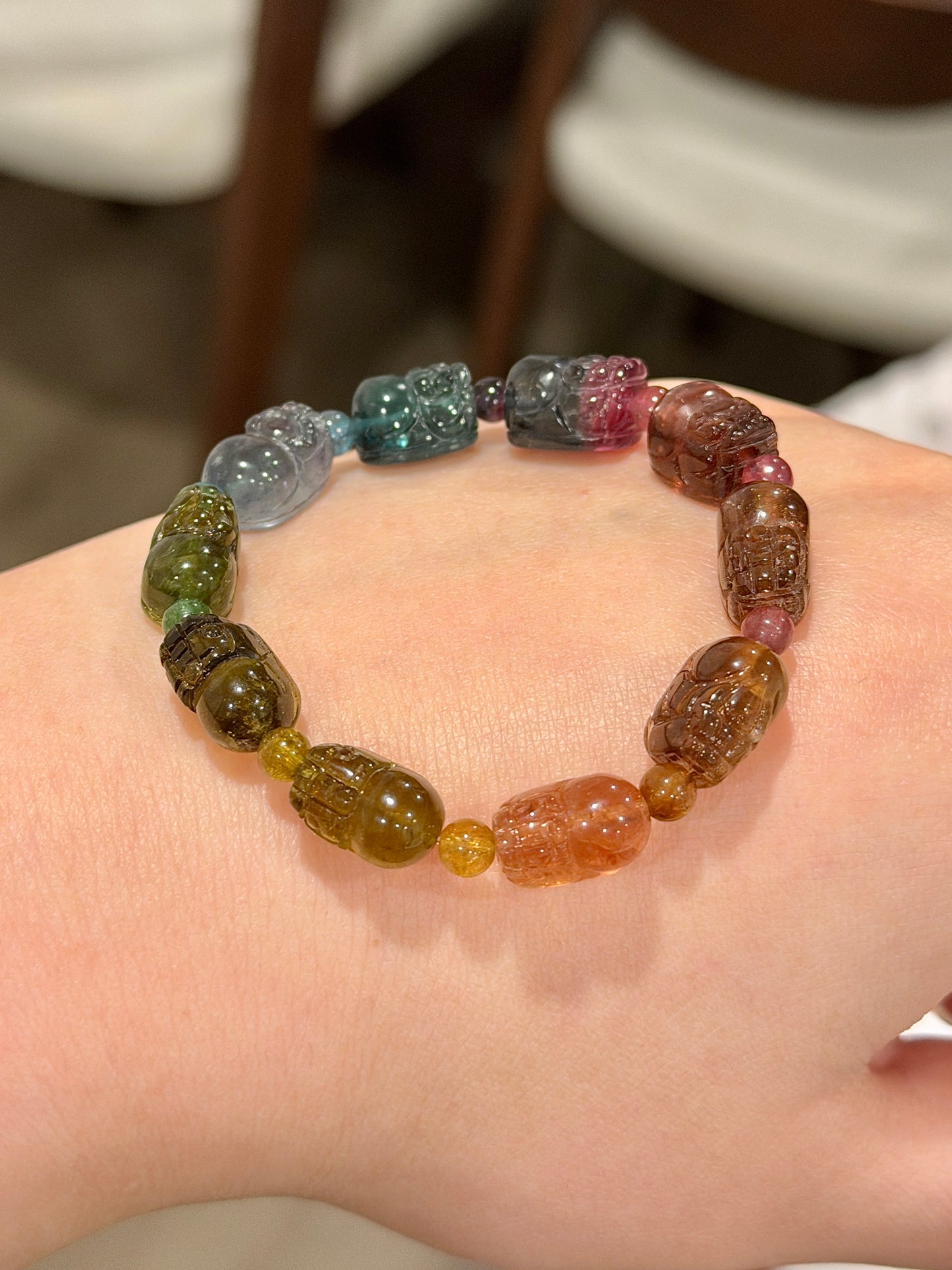 彩虹色碧玺貔貅