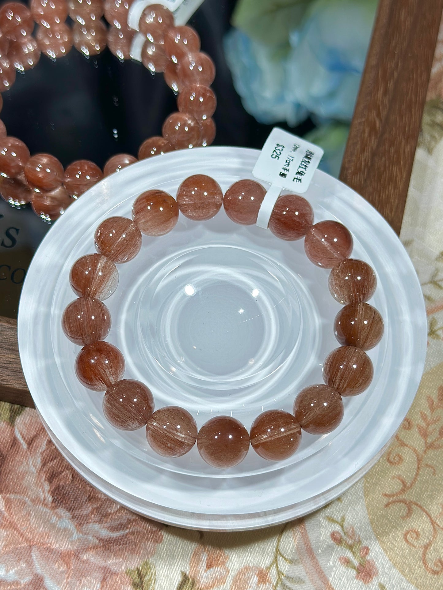 Transparent and smooth red rabbit hair