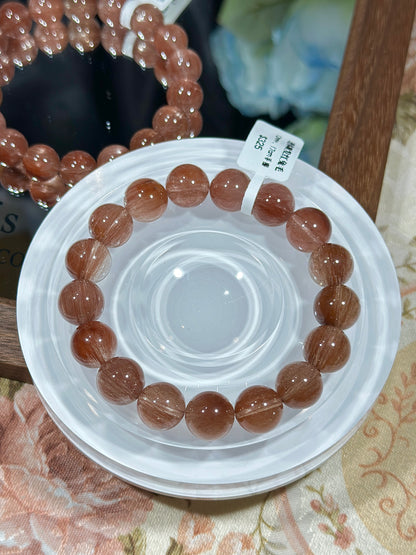 Transparent and smooth red rabbit hair