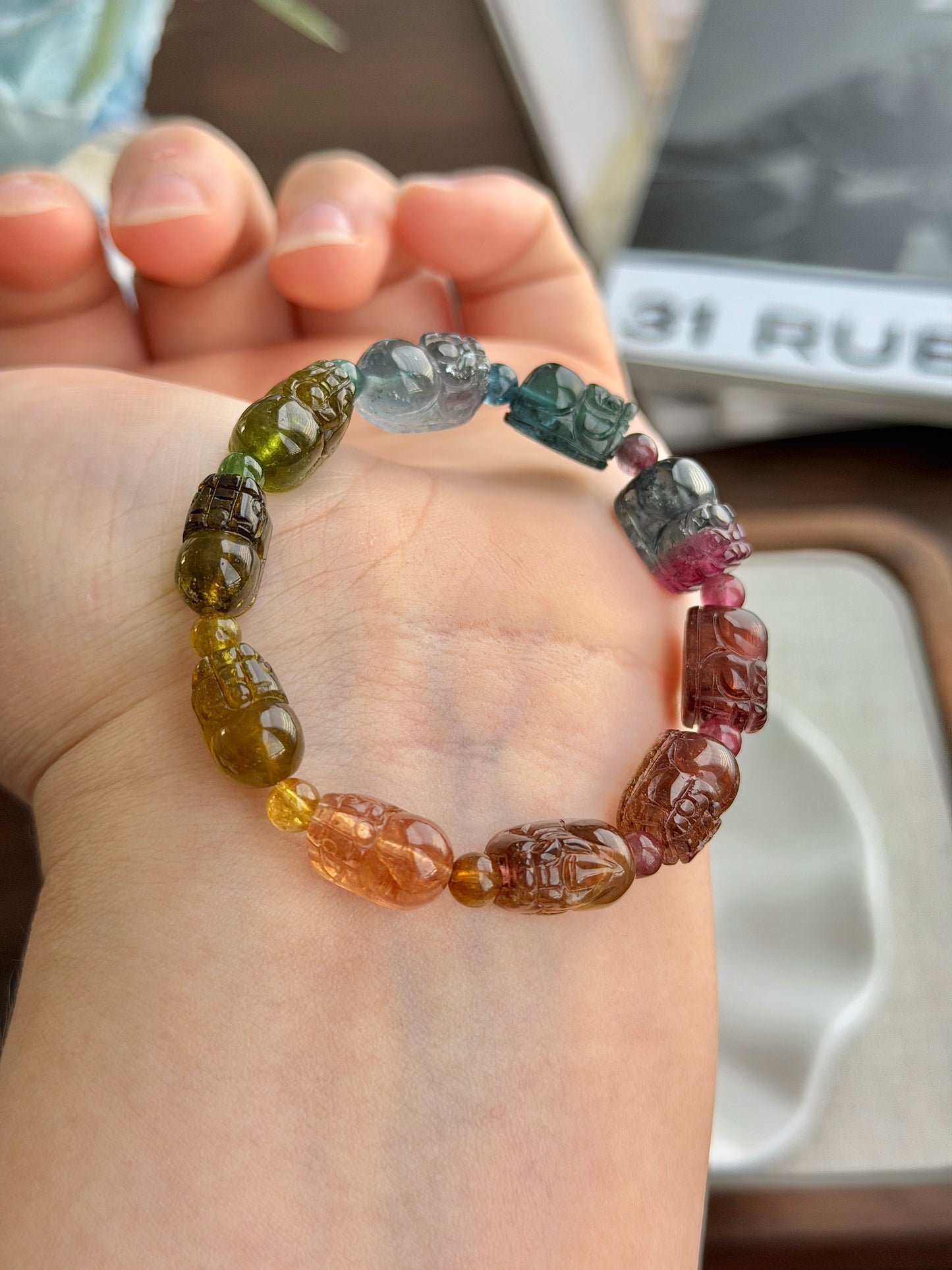 彩虹色碧玺貔貅