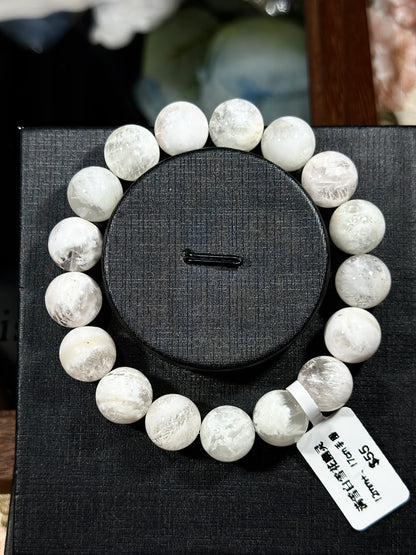 满雪白雪花幽灵