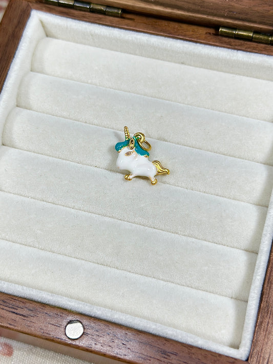 Blue, green and white unicorn trickle