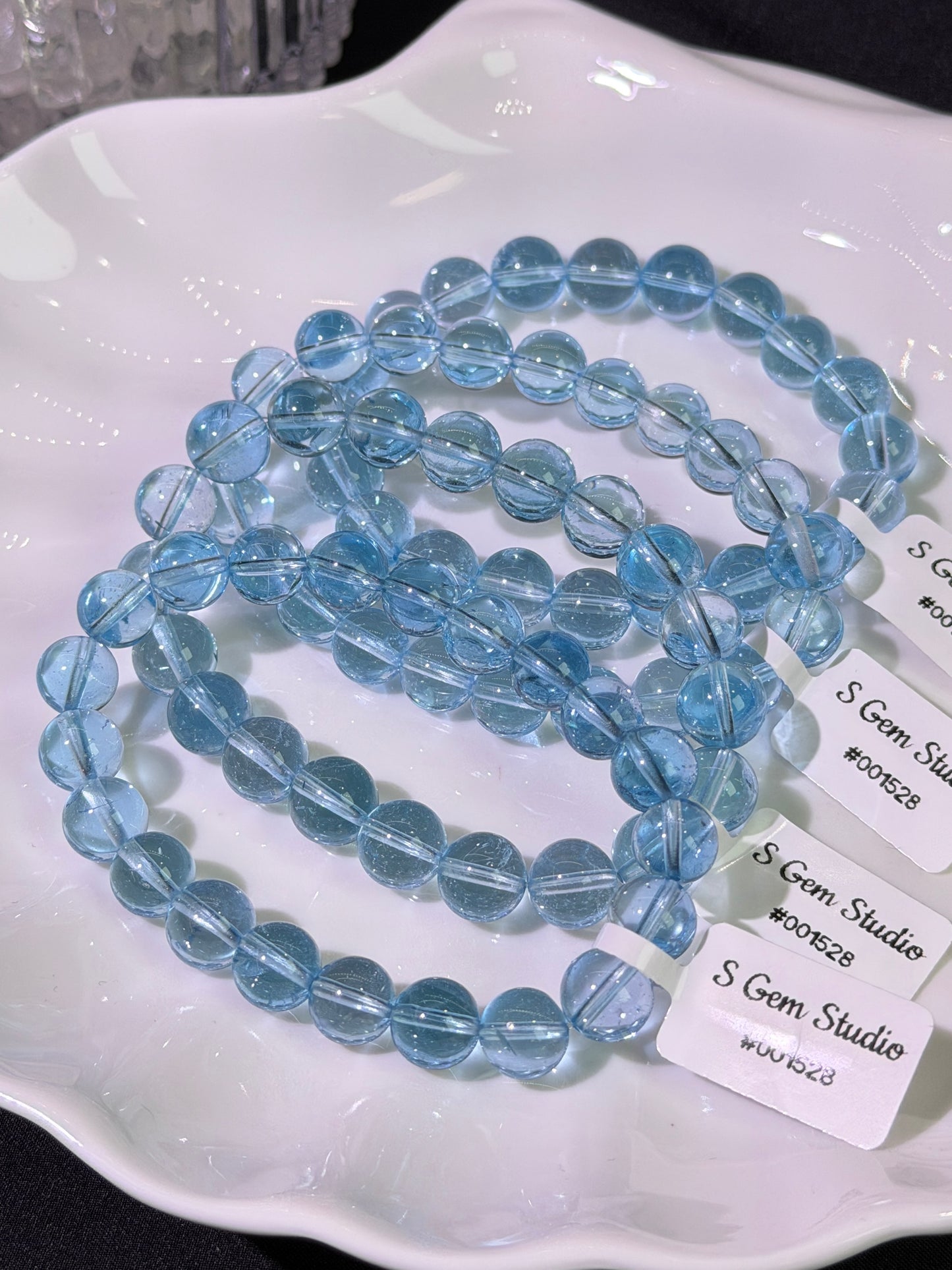 近净体蓝托帕石