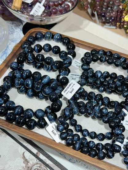 Lightning pattern blue tiger eye stone