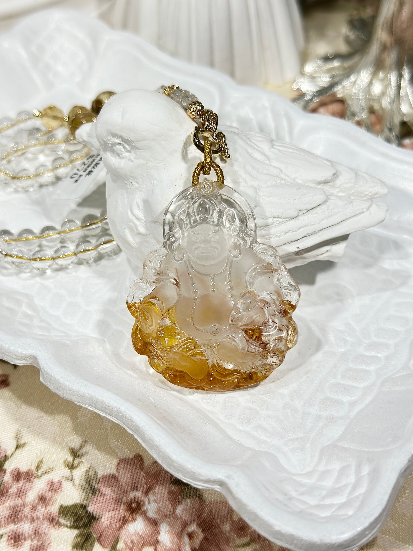 Yellow glue flower carved yellow god of wealth pendant necklace