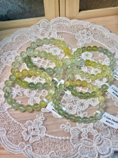 Gradient green prehnite