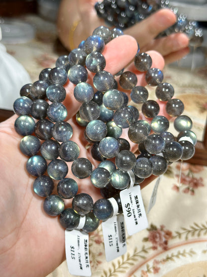 Black body color light gray moonlight