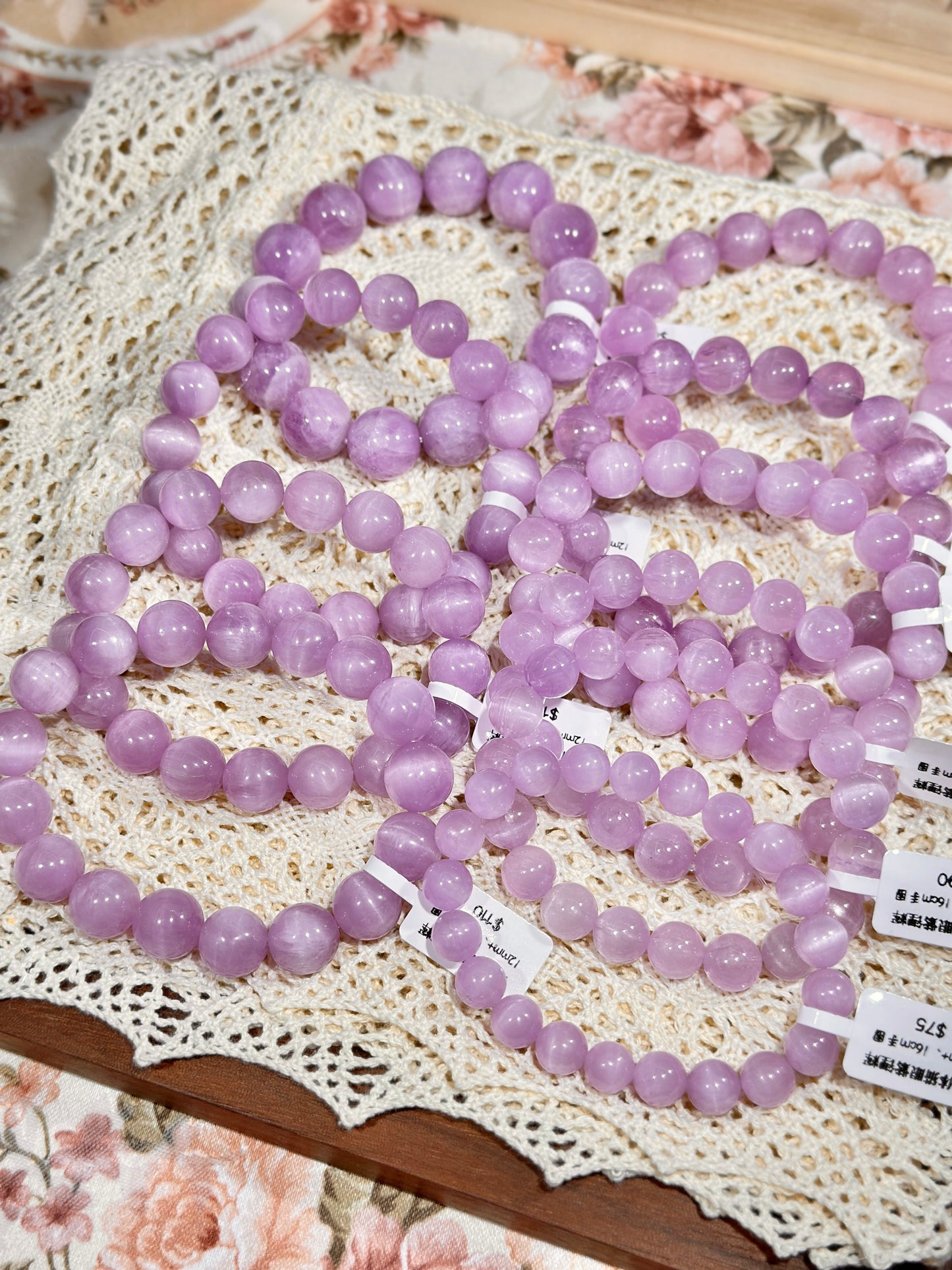 Waxy cat's eye purple spodumene