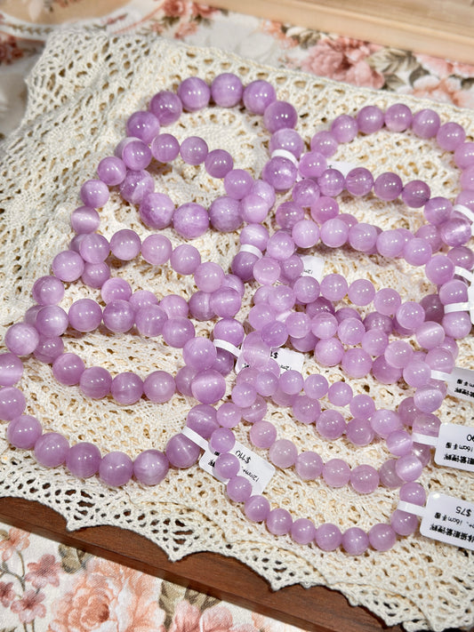 Waxy cat's eye purple spodumene