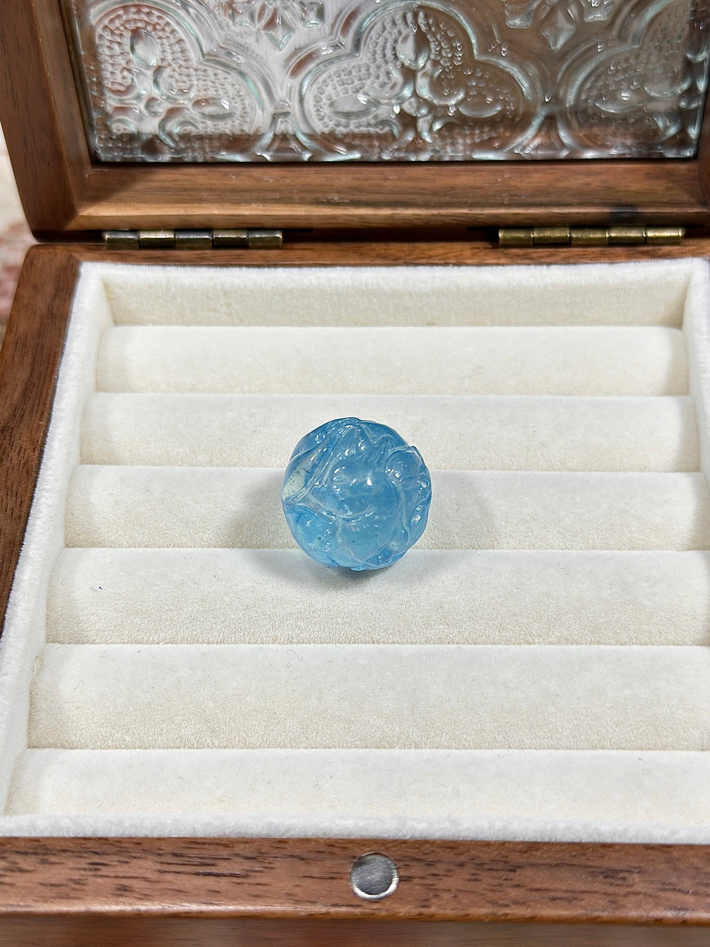 Aquamarine fox sculpture ball