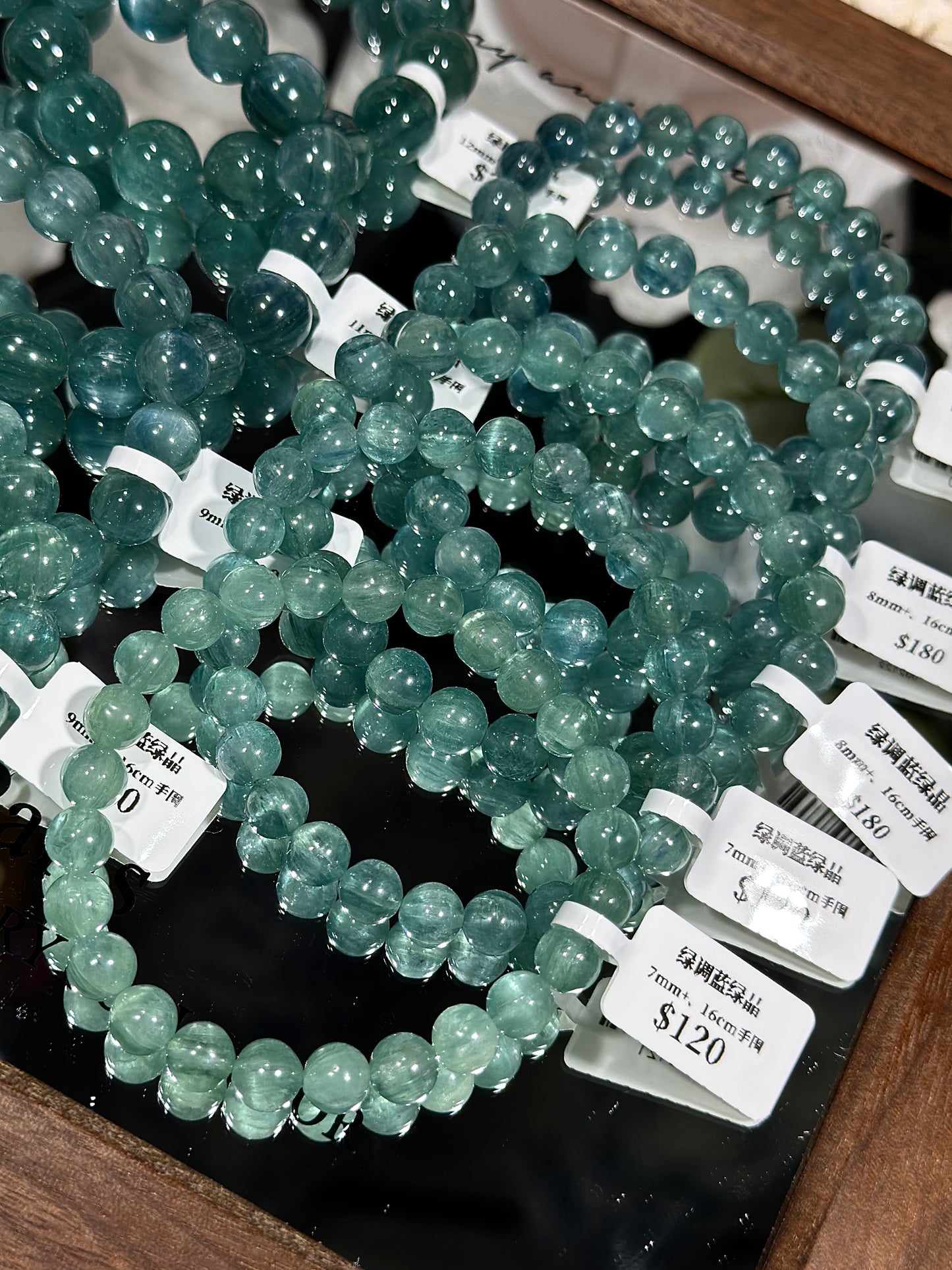 Green tone blue-green crystal