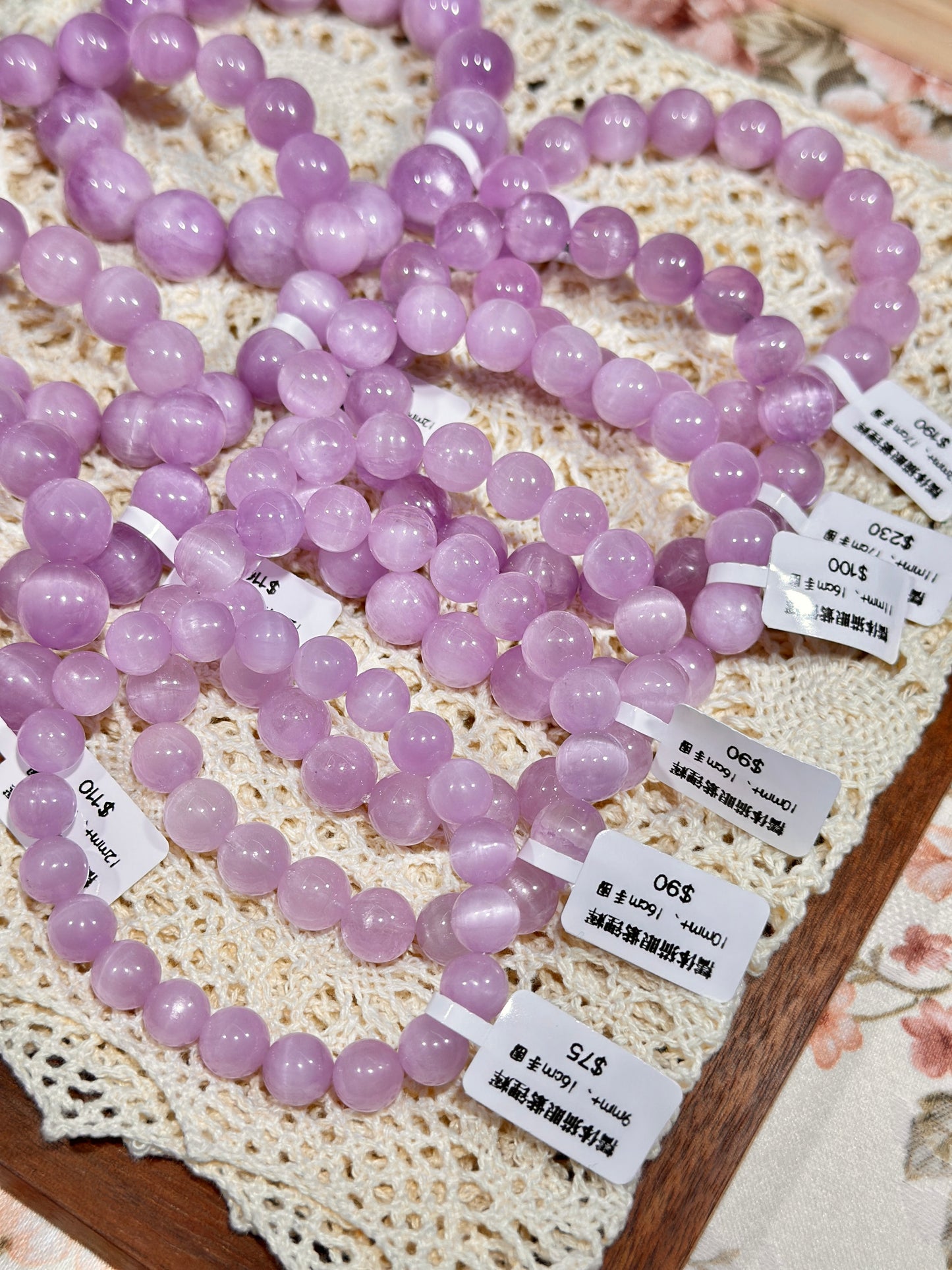 Waxy cat's eye purple spodumene