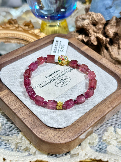 Free-shaped sugar cube full of red tourmaline