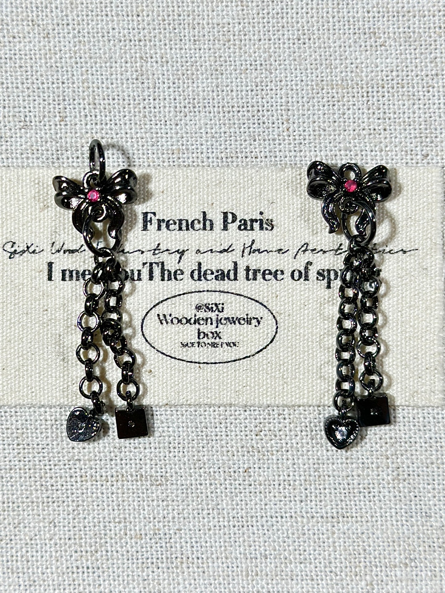 Gun black bow tassel