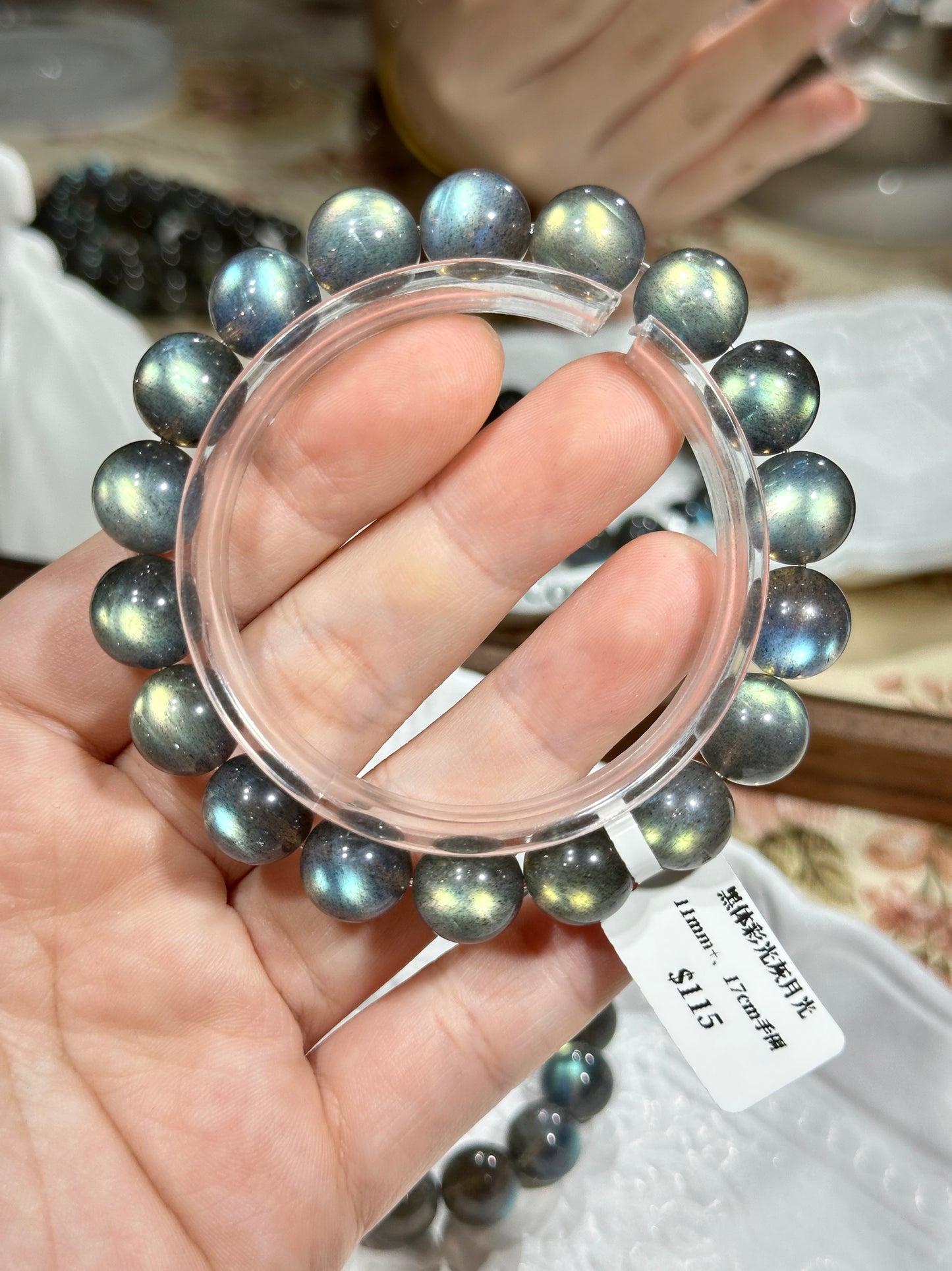 Black body color light gray moonlight