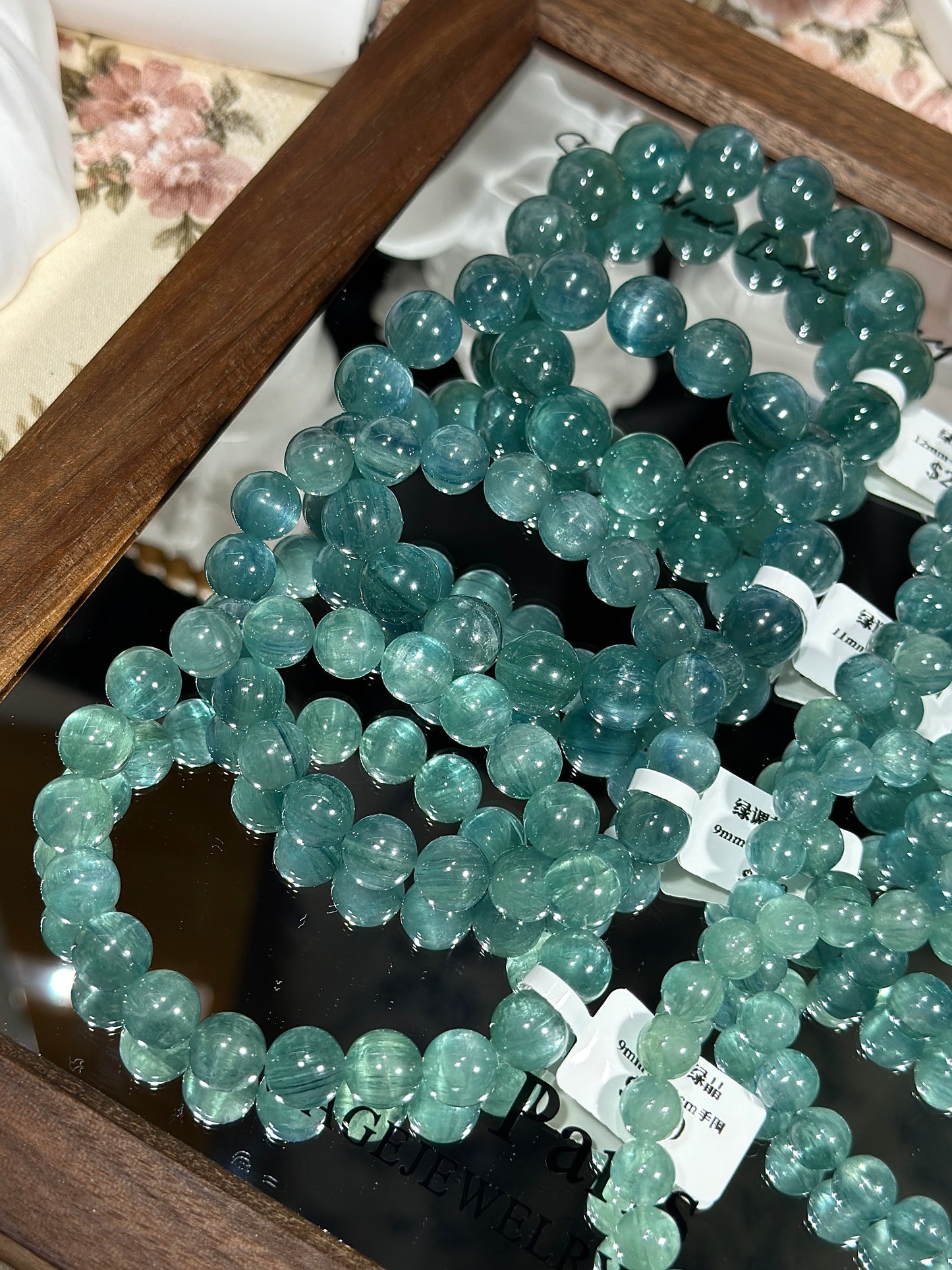 Green tone blue-green crystal