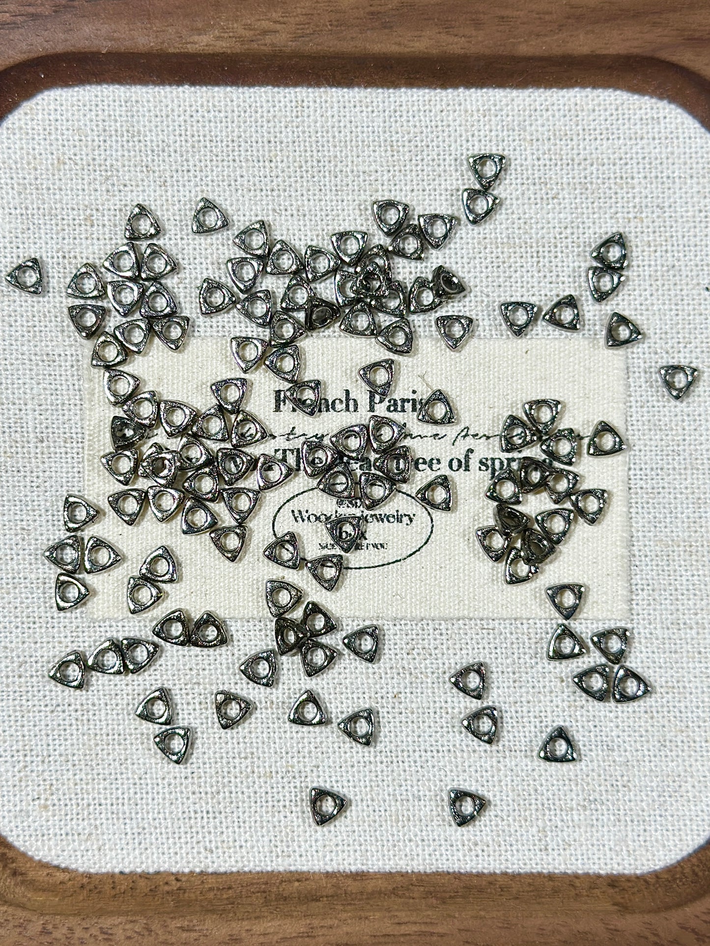 Gun black 4mm + broken silver spacer