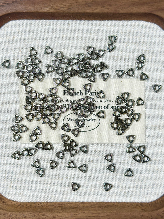 Gun black 4mm + broken silver spacer