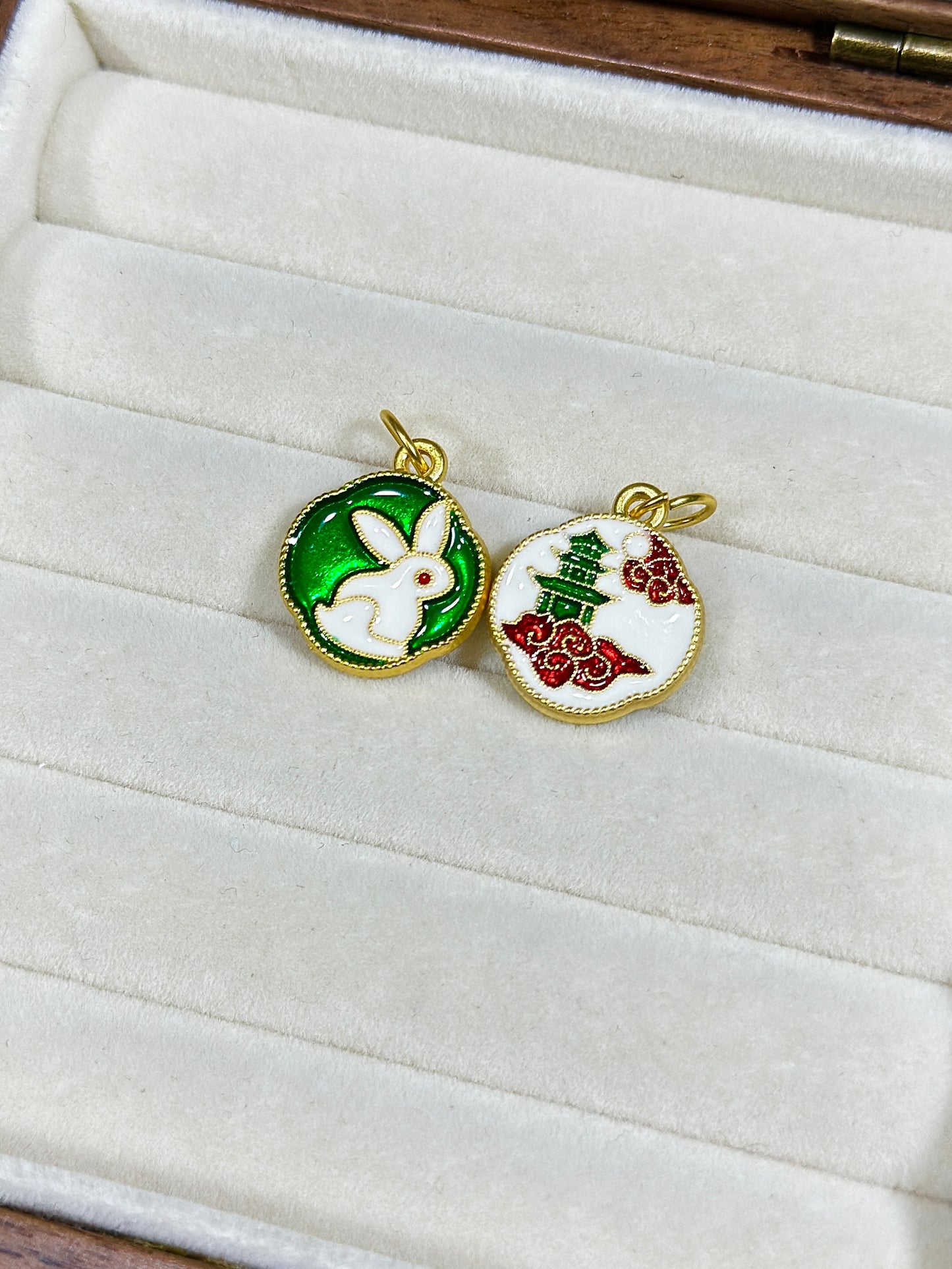 Green and white rabbit double-sided drip