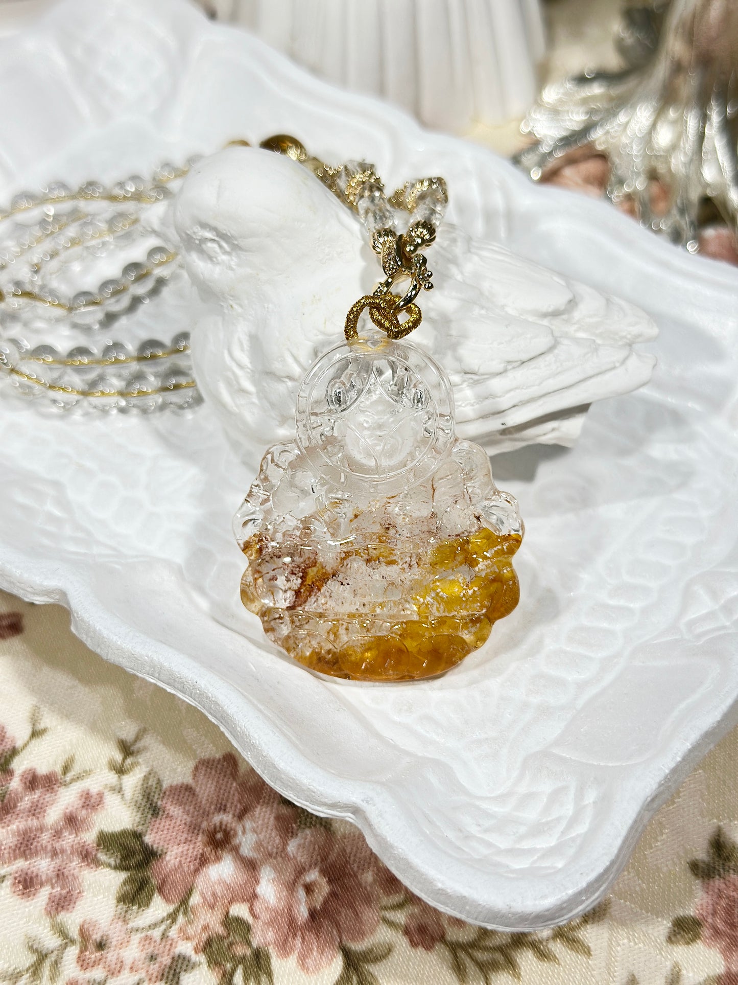 Yellow glue flower carved yellow god of wealth pendant necklace