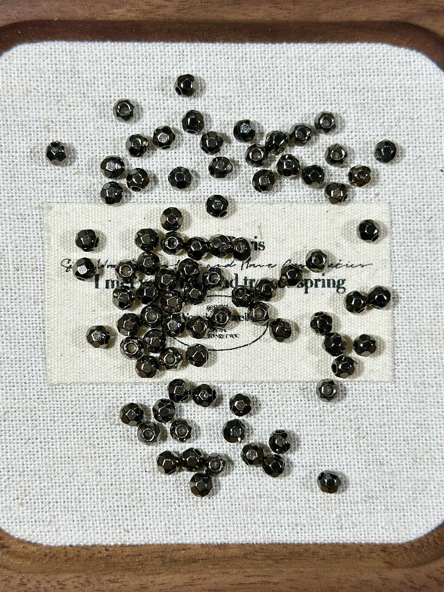 Gun black 4mm + disco beads