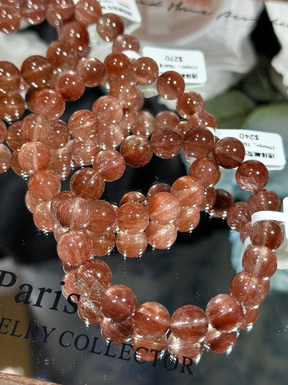 Transparent and smooth red rabbit hair