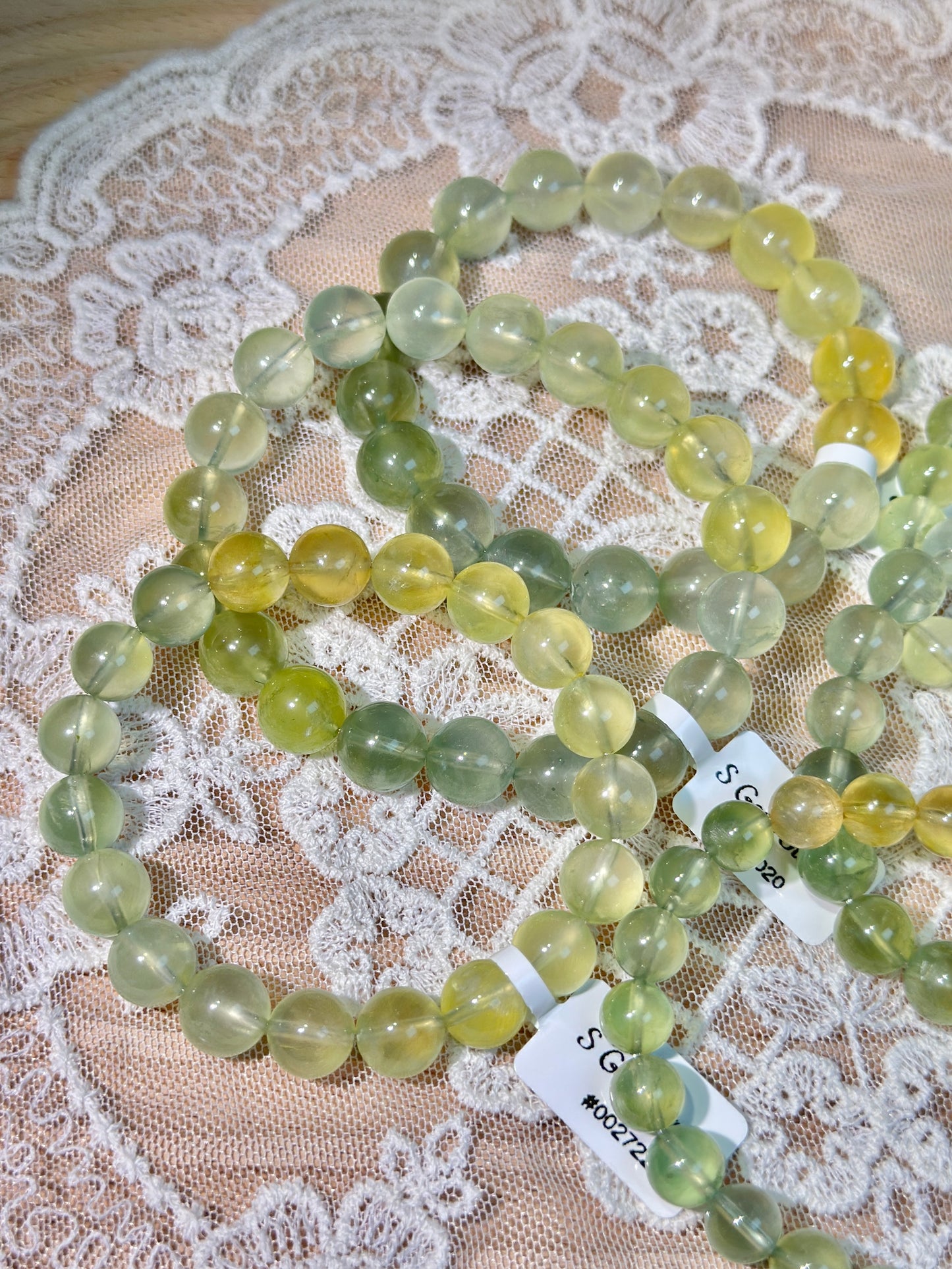 Gradient green prehnite
