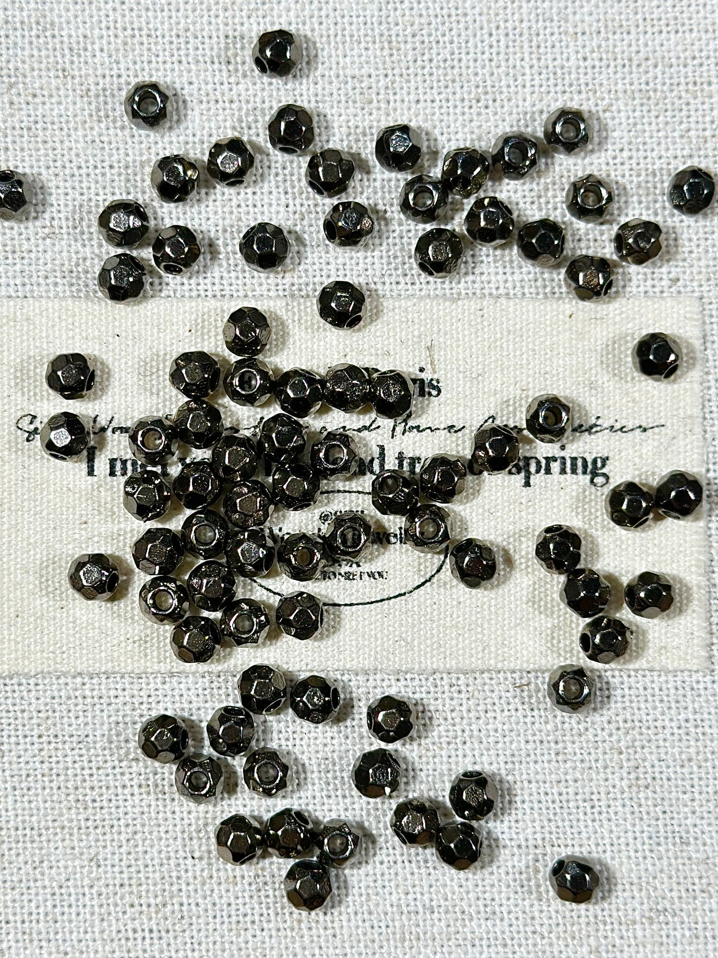 Gun black 4mm + disco beads