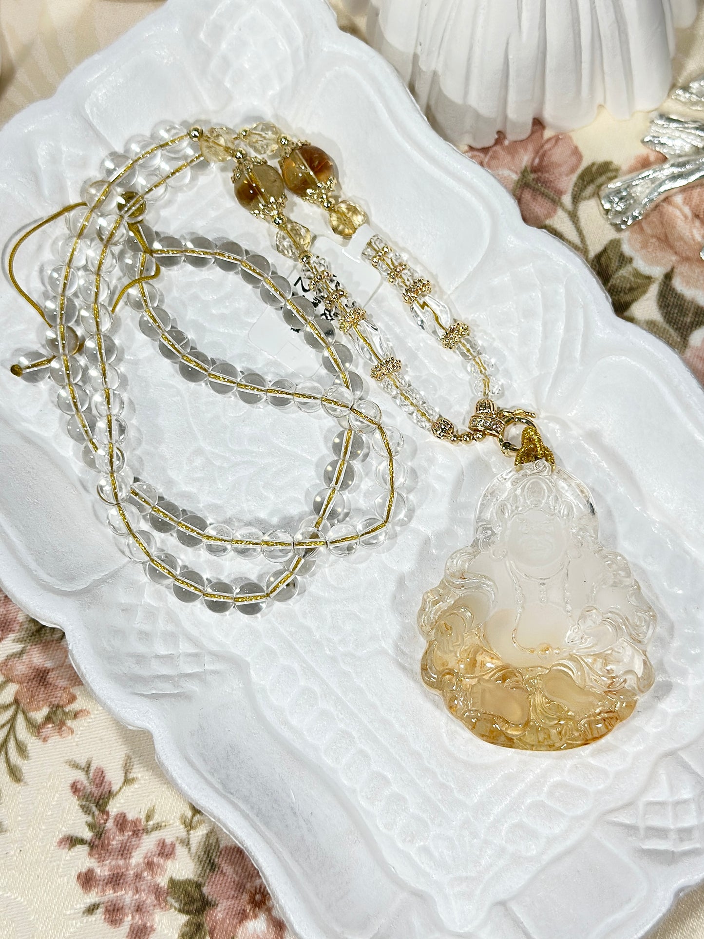 Yellow glue flower carved yellow god of wealth pendant necklace