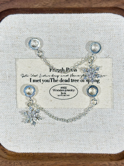 Bright silver snowflake trickle safety chain