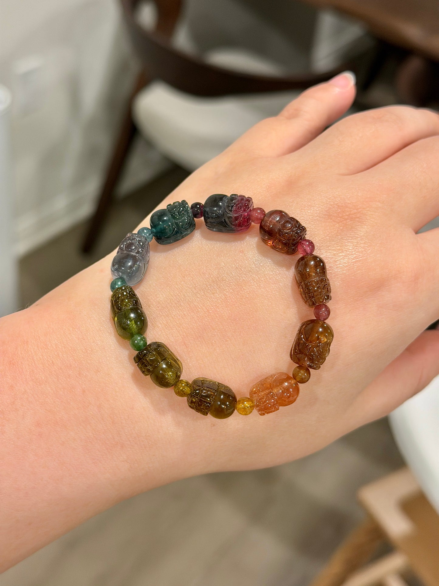 彩虹色碧玺貔貅